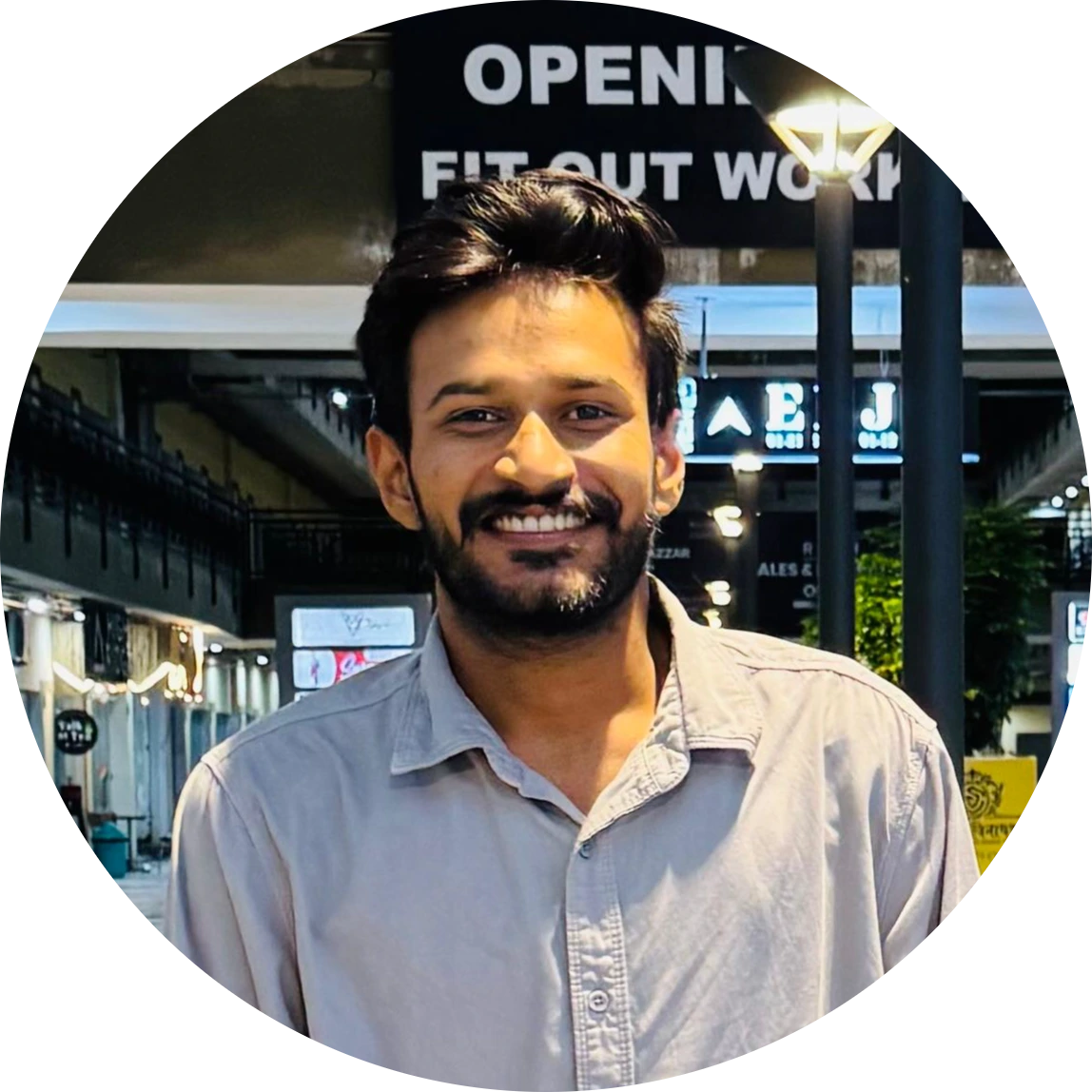 Mukul Kumawat, prenotazioni alberghiere